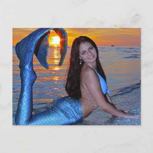 Sirène posant sur la plage à Sunset Carte postale (Devant)