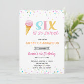 Six est une invitation de glace si douce (Debout devant)