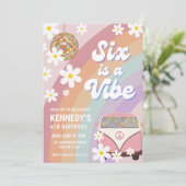 Six est une vibe 6e anniversaire invitation fille (Debout devant)