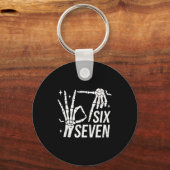 Six Seven 6 7 Meme Funny Skeleton Hands Sign Let's Sleutelhanger (Voorkant)