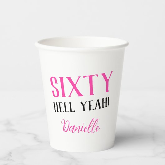 Sixty Hell Yeah Gepersonaliseerde Roze 60ste Verja Papieren Bekers (Voorkant)