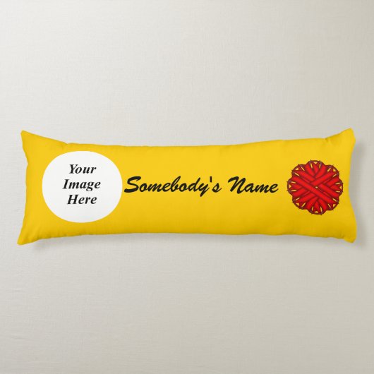 Sjabloon van Red Flower Ribbon door Kenneth Yoncic Lichaamskussen (Voorkant)