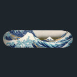 Skateboard 北 斎 grande vague au large de Kanagawa Hokusai<br><div class="desc">La Grande Vague au large de Kanagawa est une célèbre estampe en bois de l'artiste japonais Hokusai. Il a été publié en 1832 (période Edo) comme le premier dans la série de Hokusai 36 Vues du Mont Fuji et est son oeuvre la plus célèbre. Il représente une énorme vague de...</div>