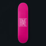 Skateboard 3 Initiales Monogramme | Blanc sur rose chaud<br><div class="desc">Cool et moderne.</div>
