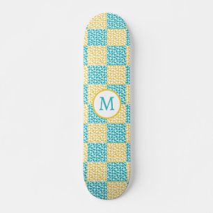 Skateboard à damiers Amour en Turquoise, Jaune et Blanc
