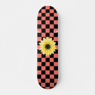 Skateboard à damiers et tournesol rose et noir