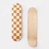 Skateboard à damiers orange et blanc (Recto)
