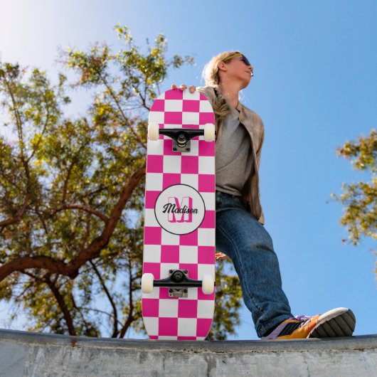 Skateboard à damiers rose chaud blanc rétro Monogram (Extérieur 1)