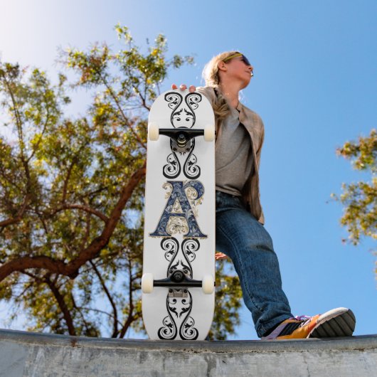 Skateboard A..initiales (Extérieur 1)