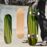 Skateboard Abstrait naturel des contours de palmiers verts<br><div class="desc">Conçu par la nature. Des frondes de palmiers vertes éclairées par la lumière du soleil capturées par la photographie ont créé ce skateboard abstrait naturellement magnifique. Cette image est une photographie botanique originale de JLW_PHOTOGRAPHY.</div>