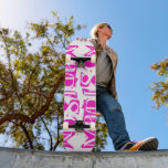 Skateboard Ajoutez Votre Propre Nom Personnalisé Hot Pink Per<br><div class="desc">Ajoutez votre propre nom personnalisé Skateboard personnalisé avec votre nom personnalisé dans une typographie rose chaud moderne sur un arrière - plan blanc simple. Personnalisez en modifiant le texte dans la zone de texte fournie. Offrez un cadeau sur mesure, un skateboard personnalisé à votre skateboarder préféré pour Noël, anniversaire ou...</div>