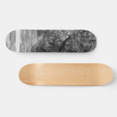 Skateboard Allée de chênes en nuances de gris (Horz)
