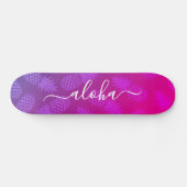 Skateboard Aloha, typographie cool rose violet ananas sombre (Horz)
