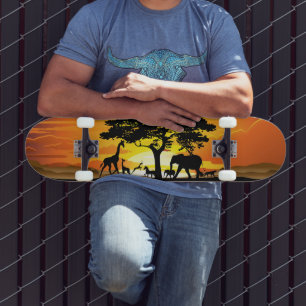 Skateboard Animaux sauvages sur le coucher de soleil de la sa