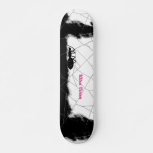 Skateboard Araignée avec logo.