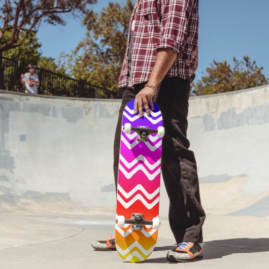 Skateboard Arc-en-ciel lumineux avec Zig Zag blanc (Extérieur 2)