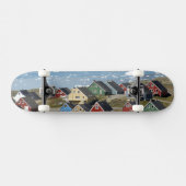 Skateboard Architecture colorée de la ville, Narsaq, (Horz)