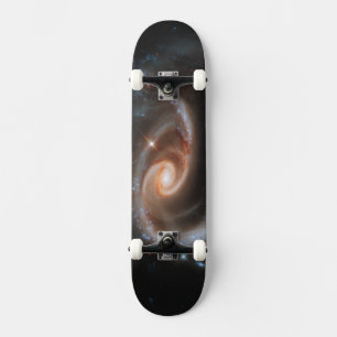 Skateboard Arp 273 Galaxies Interagissant En Andromède.