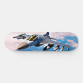 Skateboard Art de F-16 survolant les nuages (Horz)