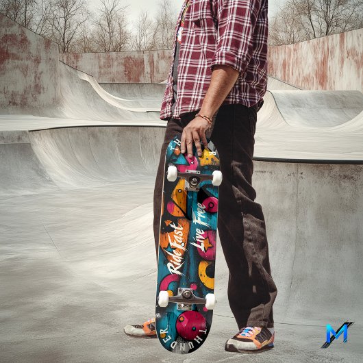 Skateboard Art Pop Géométrique - Ride Fast, Live Free