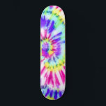 Skateboard Artsy Neon Rainbow Tie Dye Motif d'aquarelle<br><div class="desc">Ce masque de sécurité personnalisé est parfait pour de nombreux professionnels, y compris les travailleurs des maisons de soins infirmiers, les travailleurs d'affaires, les employés essentiels et les civils réguliers qui ont besoin d'une couche supplémentaire de protection. Le design se compose d'un motif tourbillon couleur arc-en-ciel peint à la main...</div>