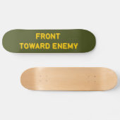 SKATEBOARD AVANT VERS L'ENNEMI (Horz)