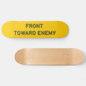 SKATEBOARD AVANT VERS L'ENNEMI (Horz)