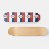 Skateboard avec drapeau de Serbie (Horz)