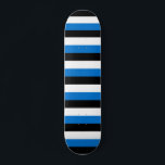 Skateboard avec drapeau d'Estonie<br><div class="desc">Montrez votre passion pour l'Estonie et la culture du patinage avec ce skateboard frappant avec l'audacieux drapeau de l'Estonie! Conçu à la fois pour la performance et le patriotisme, ce skateboard estonien affiche fièrement les rayures bleues, noires et blanches emblématiques dans un agencement élégant et attrayant. Que vous soyez en...</div>