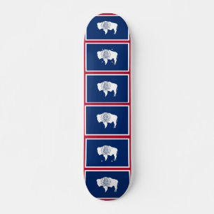 Skateboard avec drapeau du Wyoming