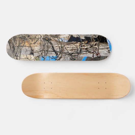Skateboard avec Gnarly Rousty Barbed Design (Horz)