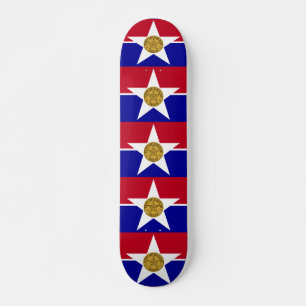 Skateboard avec le drapeau de Dallas, USA