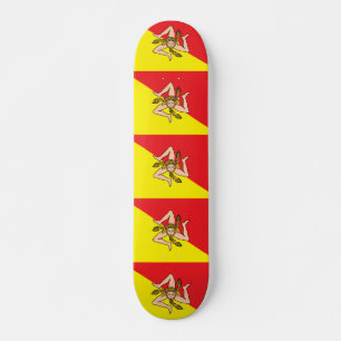 Skateboard avec le drapeau de la Sicile, Italie