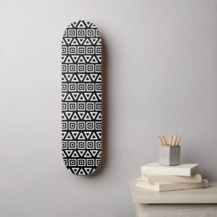 Skateboard Aztec Triangles+Motif Carré blanc sur noir