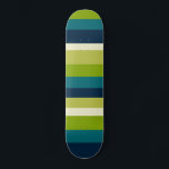 Skateboard Bandes irrégulières 02<br><div class="desc">Un skateboard avec un design irrégulier et attrayant,  rayé dans des couleurs harmonieuses.</div>