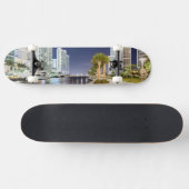 Skateboard Bâtiments le long de la rivière Riverwalk de Miami (Horz)