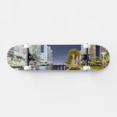 Skateboard Bâtiments le long de la rivière Riverwalk de Miami (Horz)