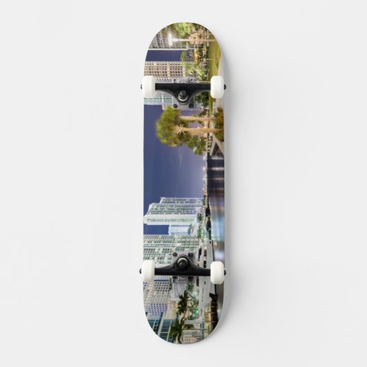 Skateboard Bâtiments le long de la rivière Riverwalk de Miami (Recto)