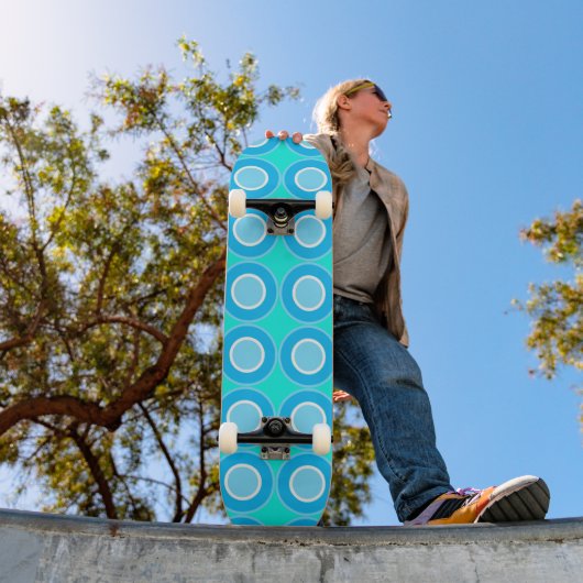 Skateboard Bleu Avec Remplissage Sur Turquoise (Extérieur 1)