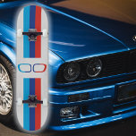 Skateboard BMW M rayures et des reins fan art, blanc<br><div class="desc">BMW M rayures et reins sur un skateboard blanc. Un fan-art pour les amateurs de voiture.</div>