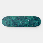 Skateboard Branches de pin sarcelle avec flocons de neige bla (Horz)