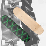 Skateboard Bright Green et Black Hi tech Motif<br><div class="desc">Des X vert néon vibrants à travers un arrière - plan noir donnent à ce skateboard une ambiance de cyberespace futuriste high-tech. Cette image est une photo originale de JLW_PHOTOGRAPHY</div>