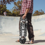 Skateboard Bureau de skate personnalisé avec motif à 8 balles<br><div class="desc">Bureau de skateboard personnalisé avec motif à 8 balles. Personnalisez avec votre nom unique,  citation drôle ou monogramme. Idée cadeau d'anniversaire cool pour skateboarder,  amis,  enfants,  etc. Noir et blanc ou couleur personnalisée.</div>
