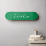 Skateboard Calligraphie Chic Personnalisée Nom Kelly Green<br><div class="desc">Nom de la typographie minimaliste de script dans Kelly Green Skateboard</div>