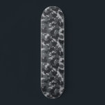 Skateboard Camouflage noir urbain gris<br><div class="desc">Cette conception peut être personnalisée en choisissant l'option customiser pour ajouter du texte ou apporter d'autres modifications. Si ce produit a la possibilité de transférer la conception à un autre article, veuillez vous assurer d'ajuster la conception en fonction des besoins. Communiquez avec moi à colorflowcreations@gmail.com si vous désirez obtenir ce...</div>