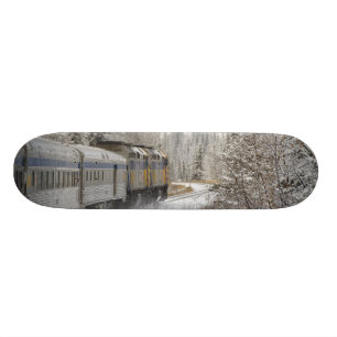 Skateboard Canada, Alberta. Train de neige VIA Rail entre
