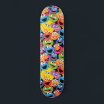 Skateboard Caractère de rue Sésame Face au Motif<br><div class="desc">Découvrez ce motif cool de tous vos personnages préférés de Sesame Street ! © 2021 Sesame Workshop. www.sesamestreet.org</div>
