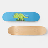 Skateboard Caricature de dinosaure de triceratops vert mignon (Horz)