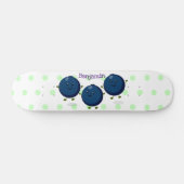 Skateboard Caricature mignonne de bleuets violets (Horz)