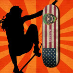 Skateboard Carte à roulettes américaine personnalisée<br><div class="desc">Personnalisé American Cute Sloth Skating est tout à propos de s'amuser, et il ya quelque chose pour tout le monde dans notre gamme de skateboard. Un skateboard fabuleux garanti pour lever le sourire ! . Montrez votre fierté américaine ou offrez un cadeau spécial avec ce skateboard USA American Flag dans...</div>